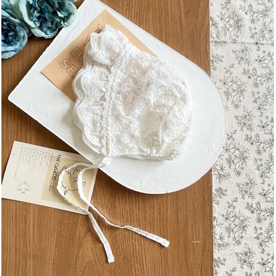Lace Bonnet