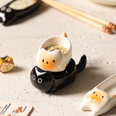 Little cat dipping dishes
